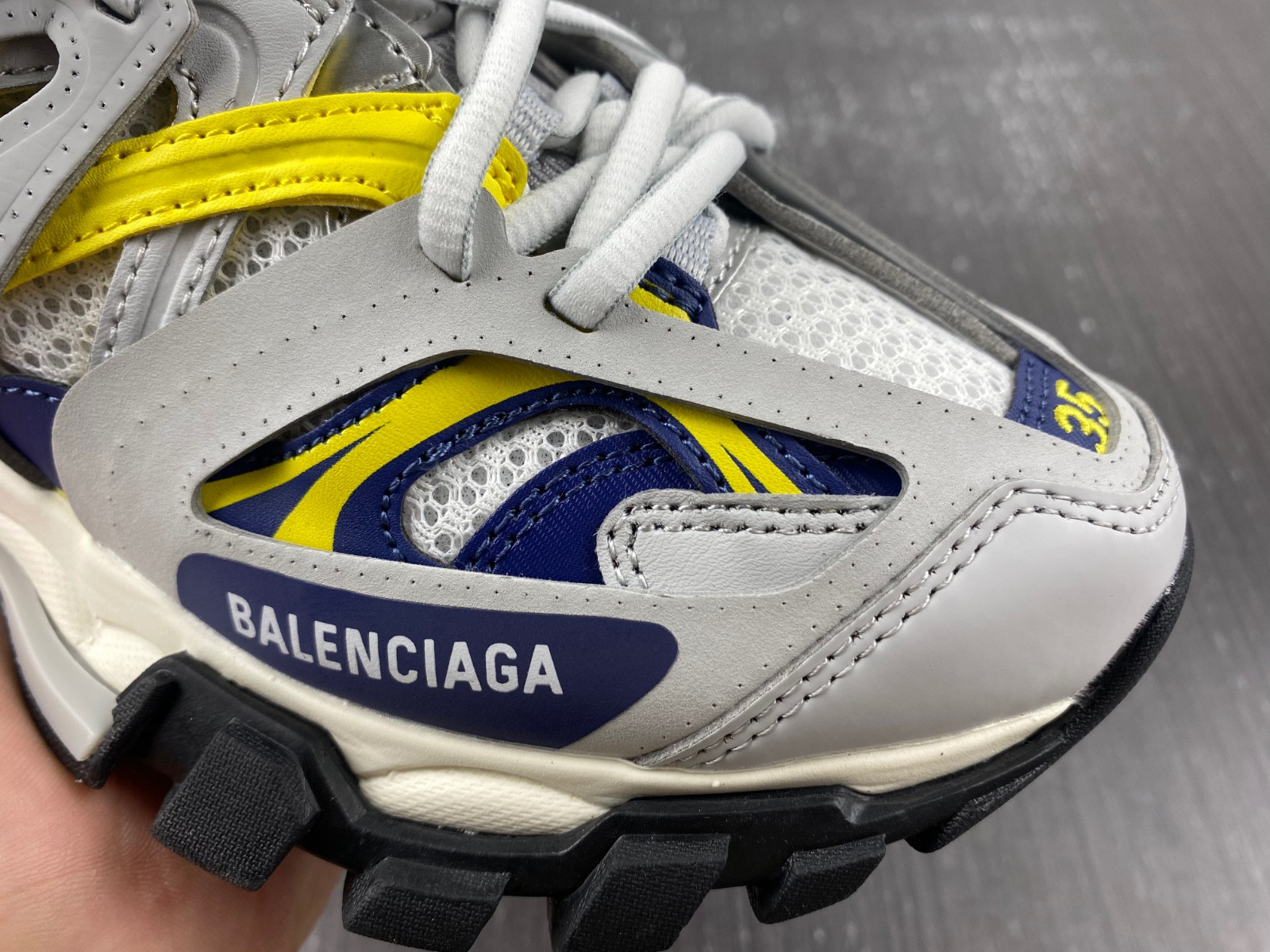 Ba*len*cia*ga track  542436 w3ac4 9471