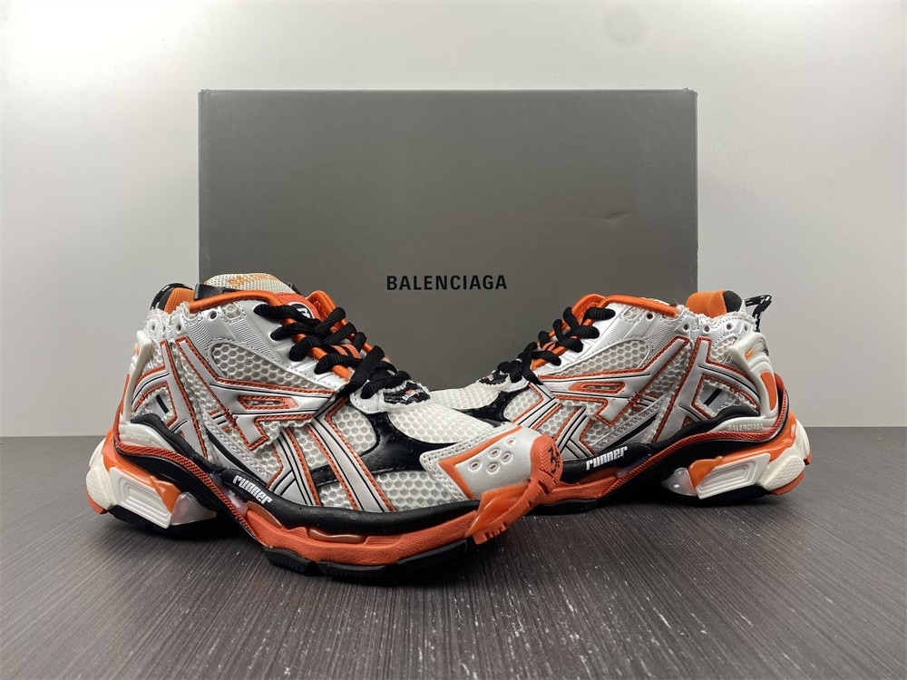 Ba*len*cia*ga runner  677402 w3rb7 9051