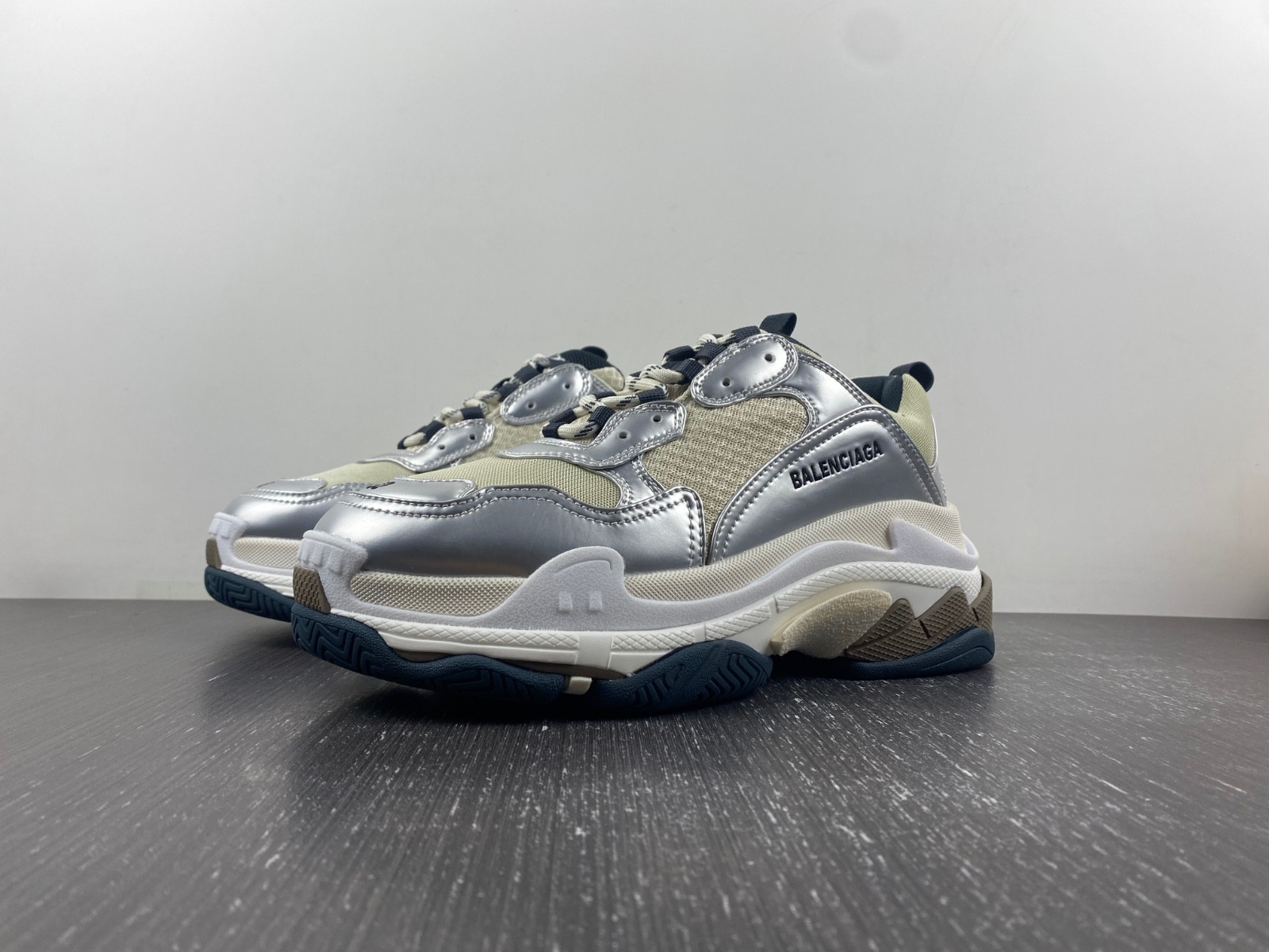 Ba*len*cia*ga triple s  524039 w2fs2 8106