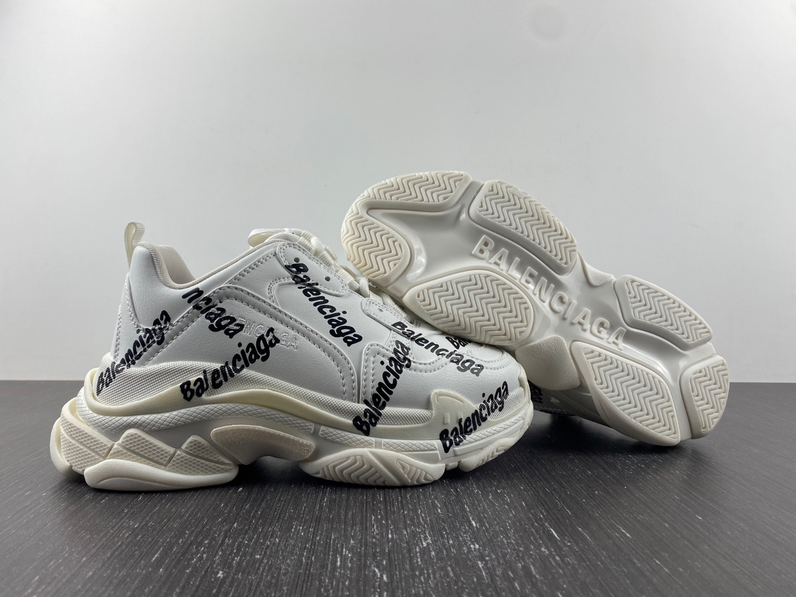Ba*len*cia*ga triple s  524039 w2fa8 9010