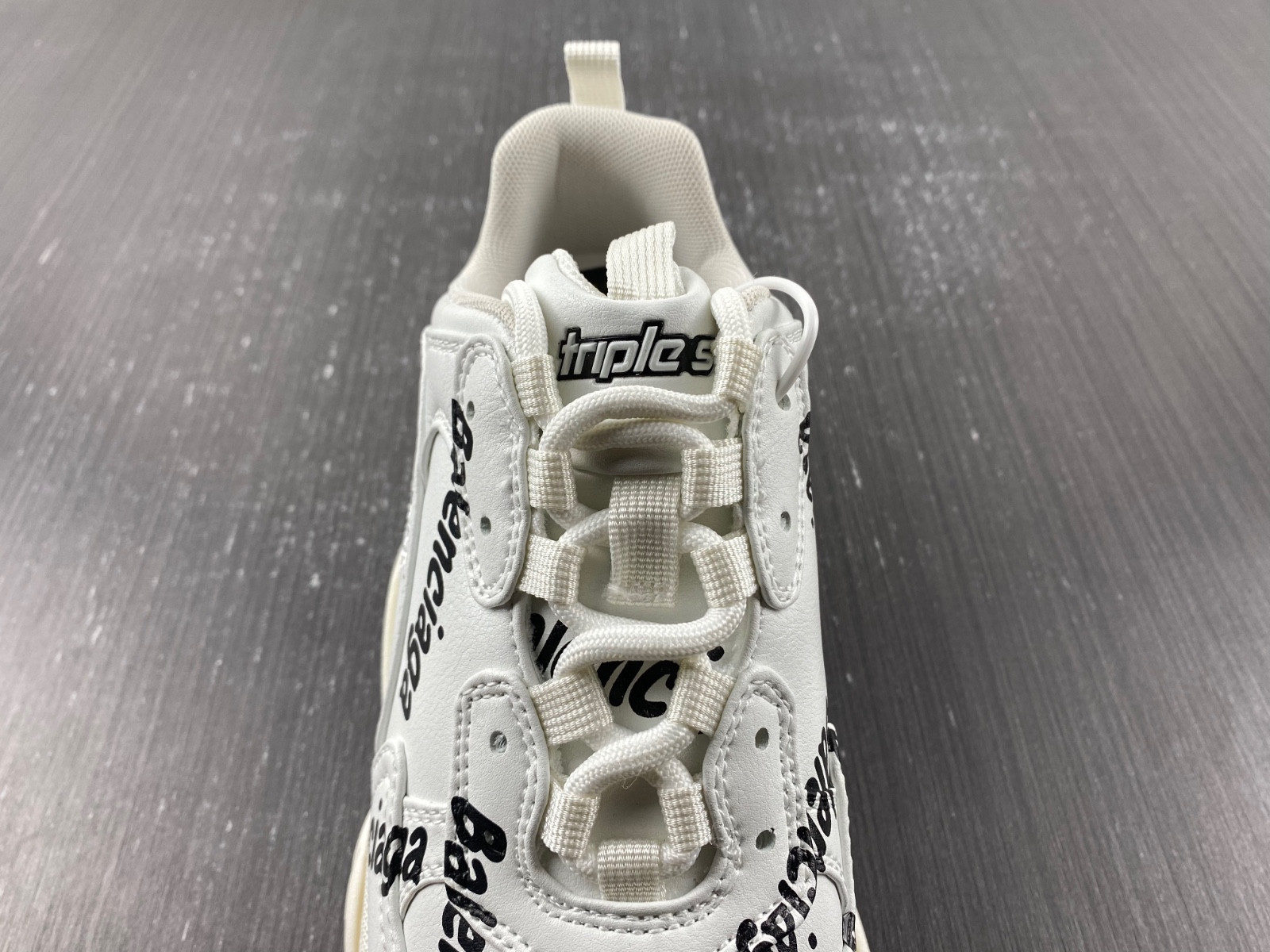 Ba*len*cia*ga triple s  524039 w2fa8 9010