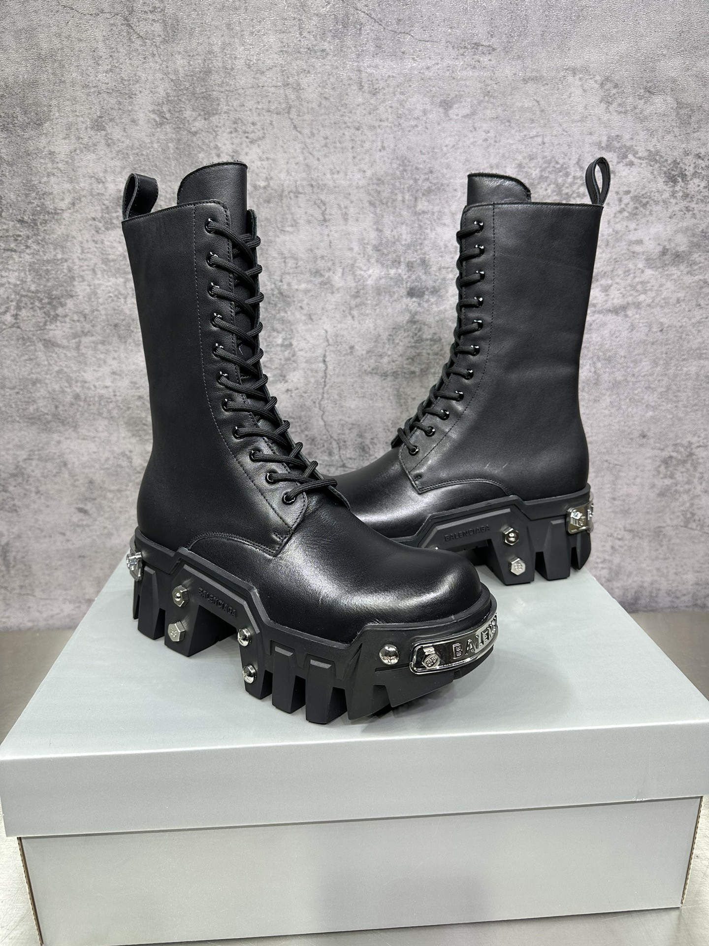 Ba*len*cia*ga boots