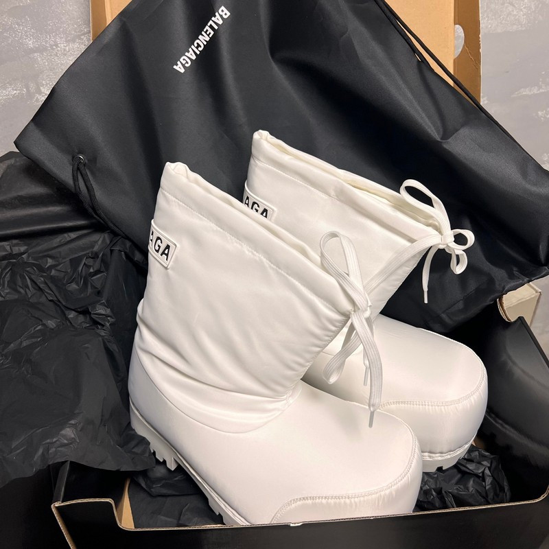 Ba*len*cia*ga boots