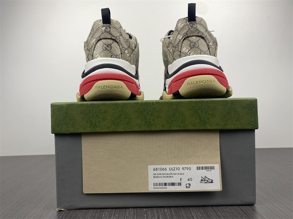 Ba*len*cia*ga triple s x gc