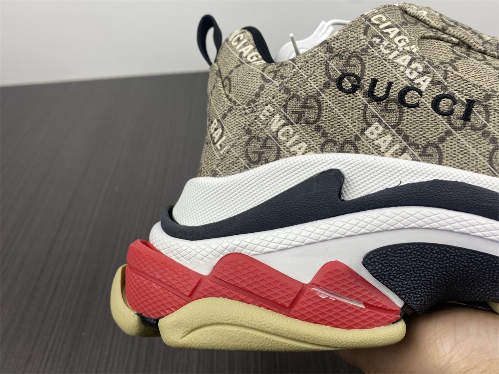 Ba*len*cia*ga triple s x gc