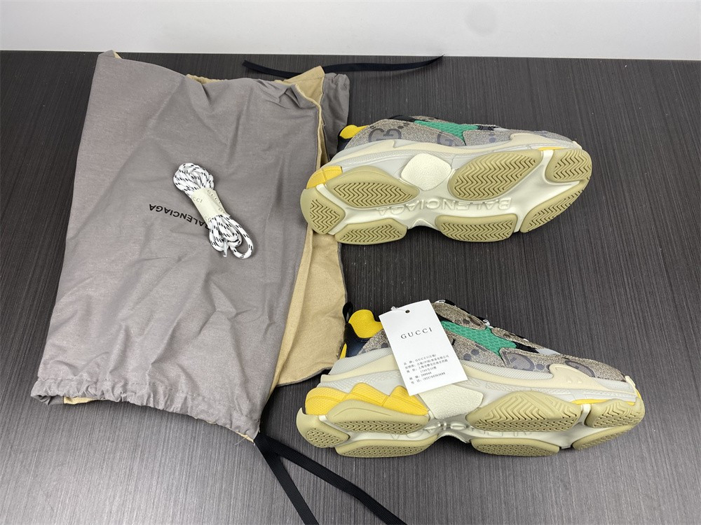 Ba*len*cia*ga triple s x gc