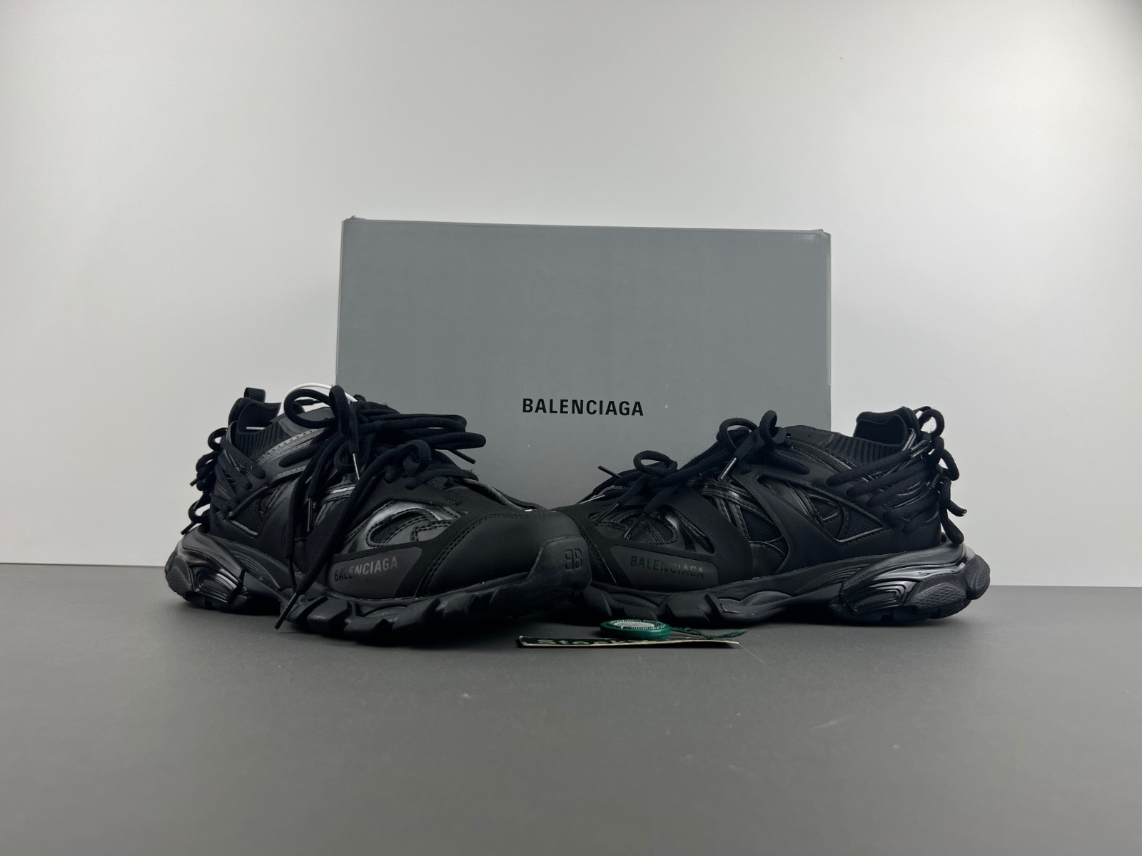 Ba*len*cia*ga track 786281 w3co1 1000