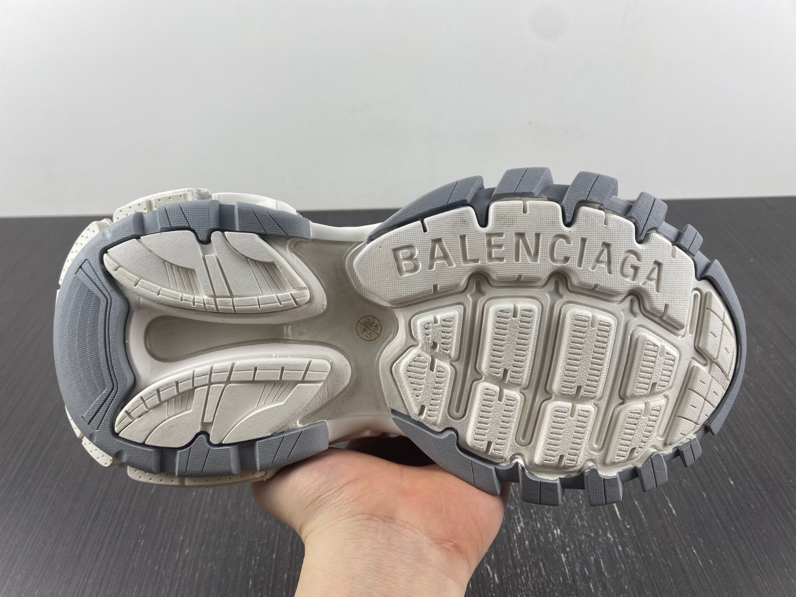 Ba*len*cia*ga track  542436 w2fsc 9081