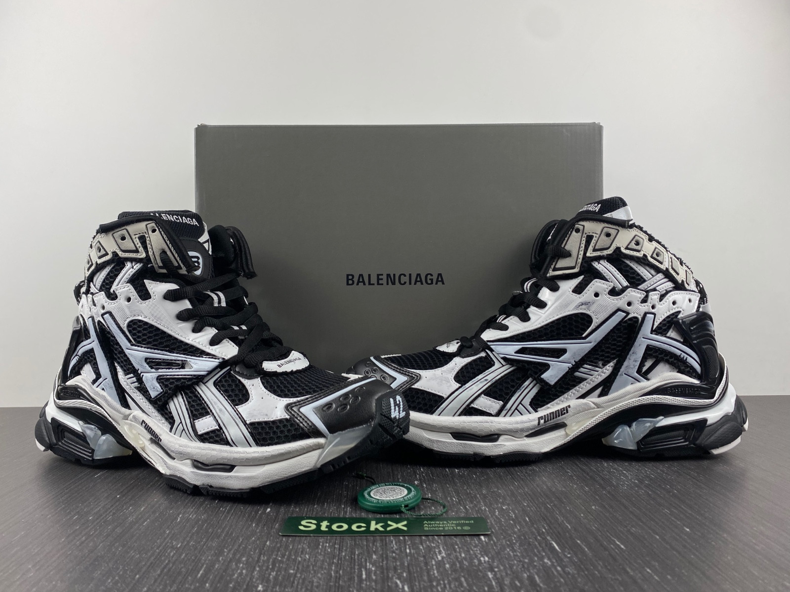 Ba*len*cia*ga runner 695764 w3rh2 9010