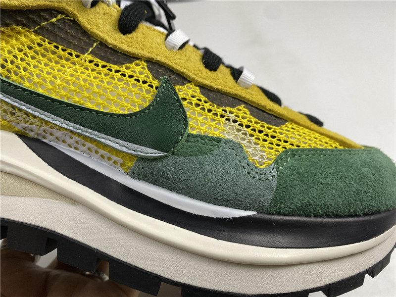 Nike Vaporwaffle sacai Tour Yellow CV1363-700