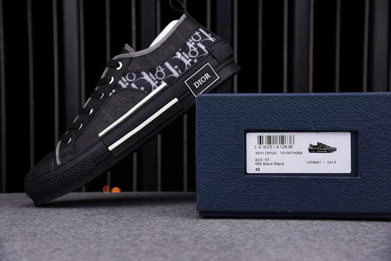 DR B23 Low Top Canvas Oblique Black 3SN249YJP_H960