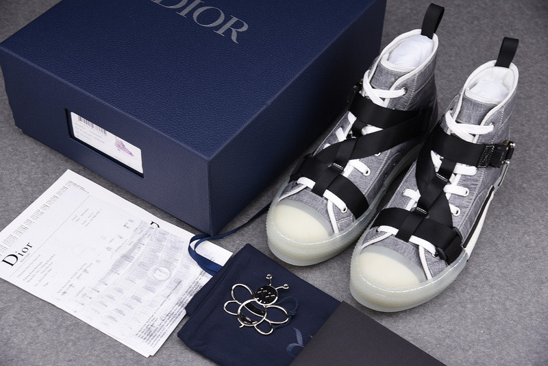 DR B23 High Top Sneaker