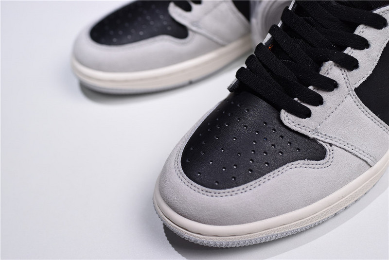 Air Jordan 1 Retro High OG “Neutral Grey” 555088-018