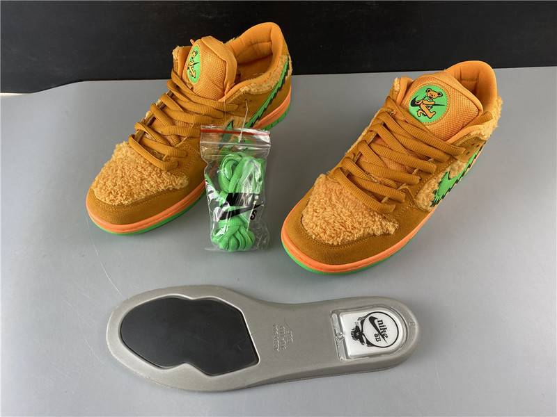 Grateful Dead x Nike SB Dunk Low 