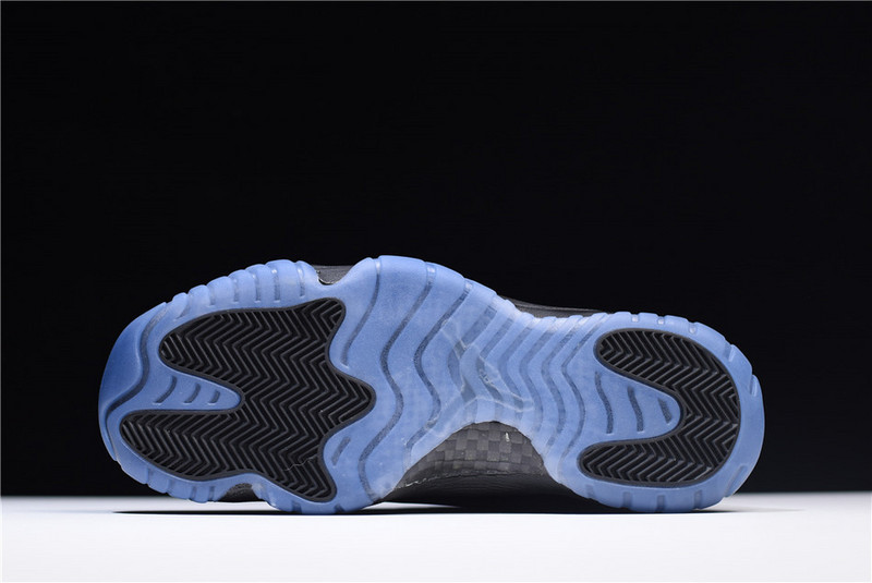 Air Jordan 11 “Cap and Gown” black  378037-005