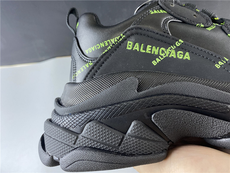 BLCG Triple S 542039-W2FA1-7633