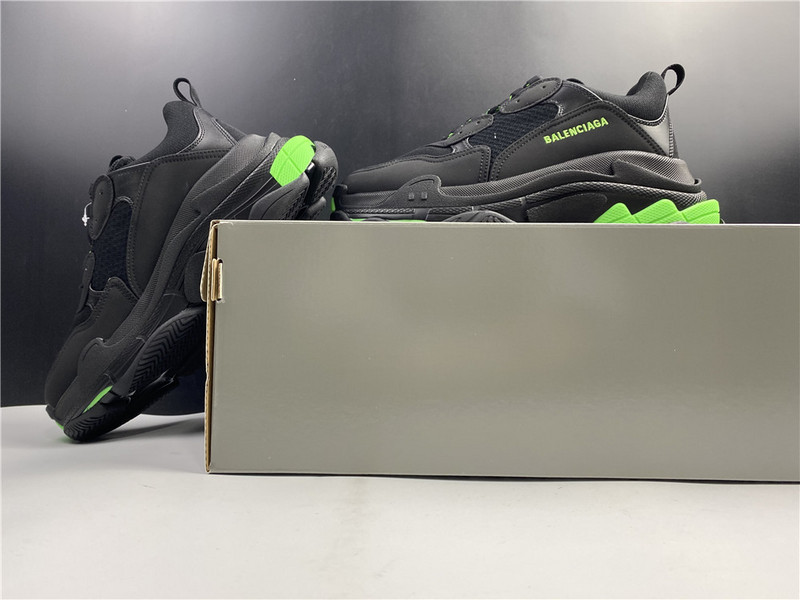 BLCG Triple S 542039-W2PW1-4881