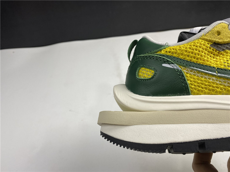 Nike Vaporwaffle sacai Tour Yellow CV1363-700