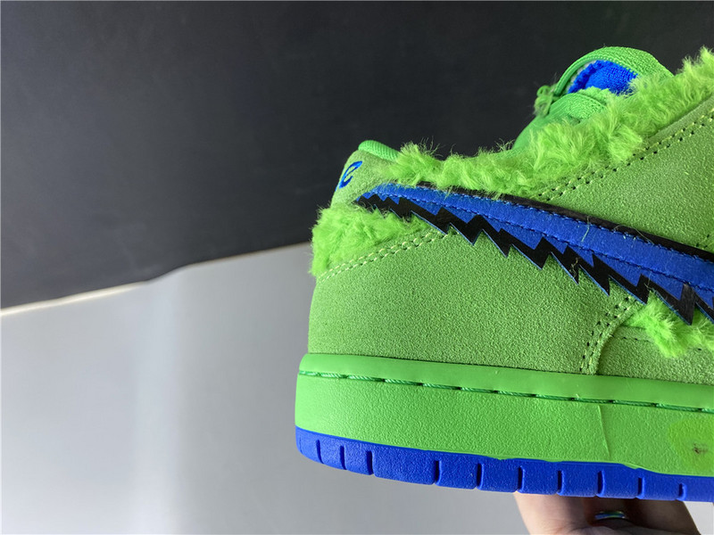 Grateful Dead x Nike SB Dunk Low 