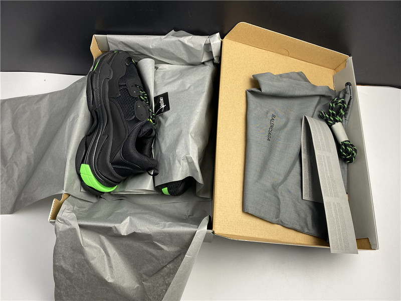 BLCG Triple S 542039-W2PW1-4881