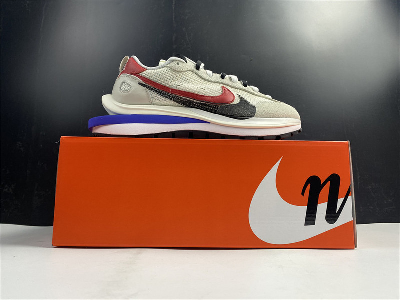 Sacai x Nike VaporWaffle “Royal Fuchsia”CV1363-100
