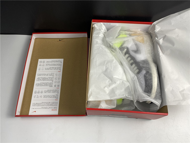 Air Jordan 1 Retro High OG “Volt Gold” 555088-118