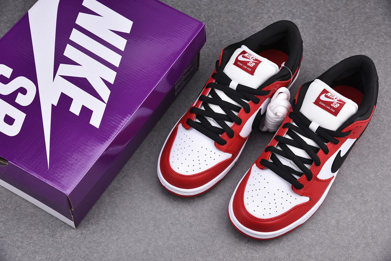 Nike SB Dunk Low "Chicago" BQ6817-600
