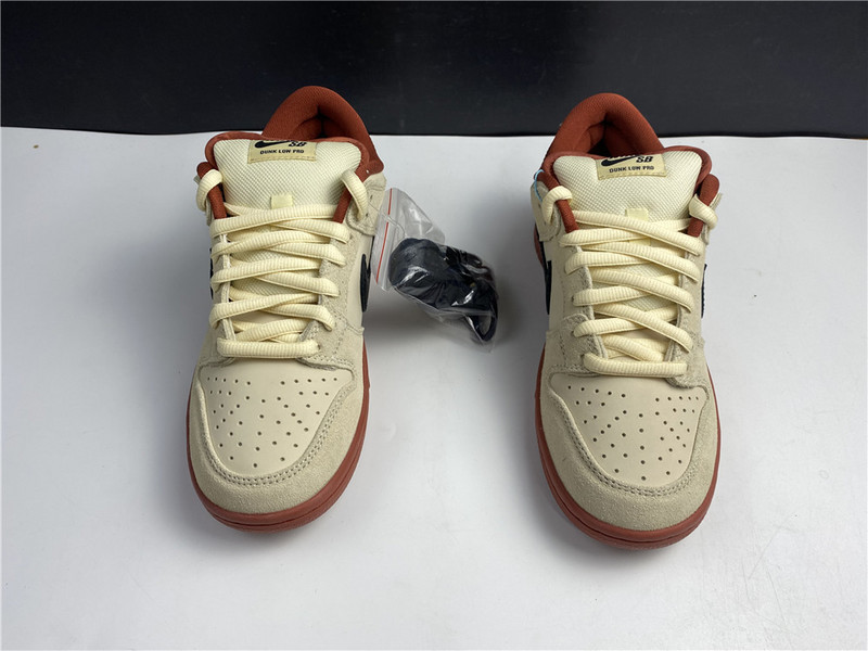 Nike SB Dunk Low "Muslin" BQ6817-100