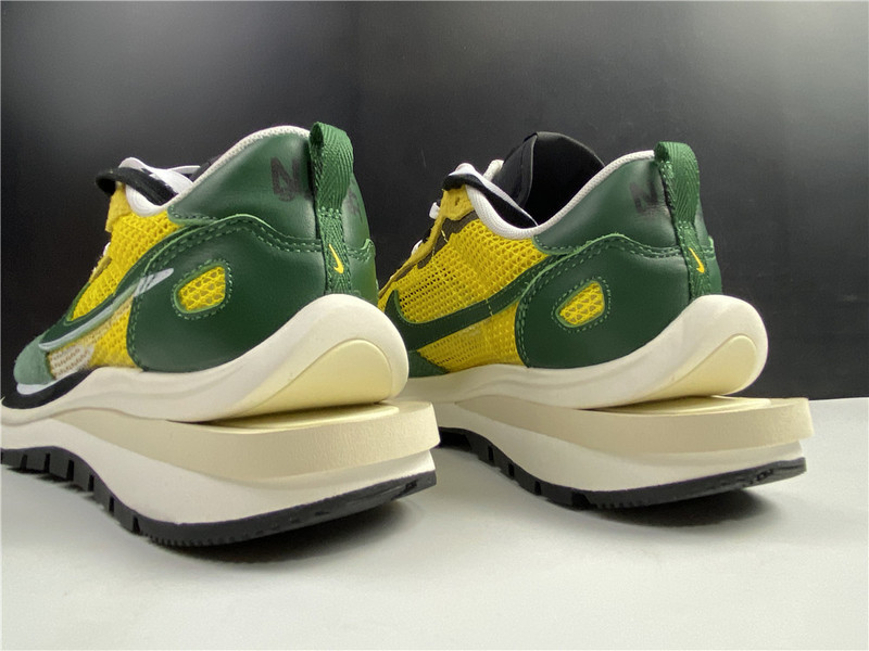 Nike Vaporwaffle sacai Tour Yellow CV1363-700