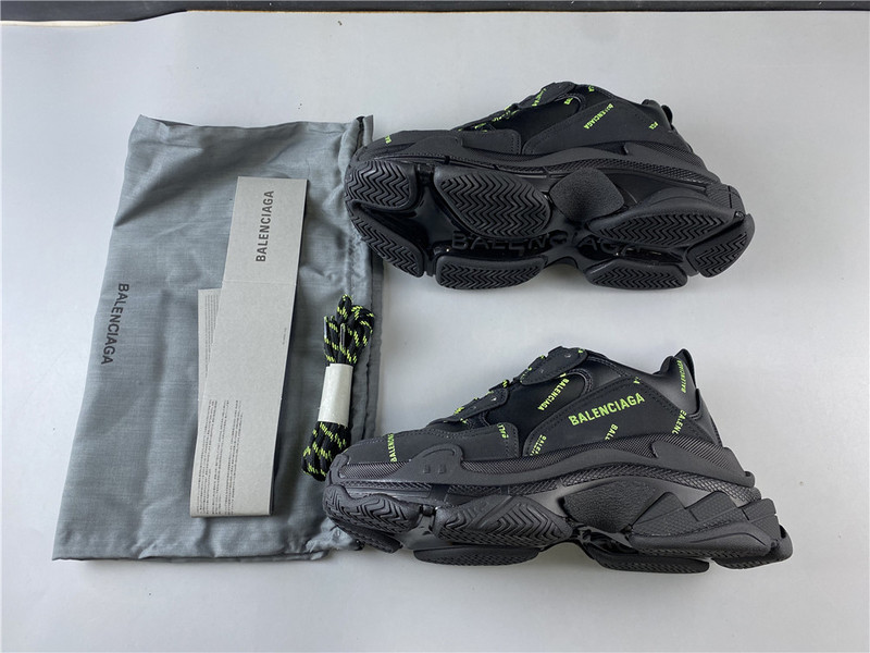 BLCG Triple S 542039-W2FA1-7633