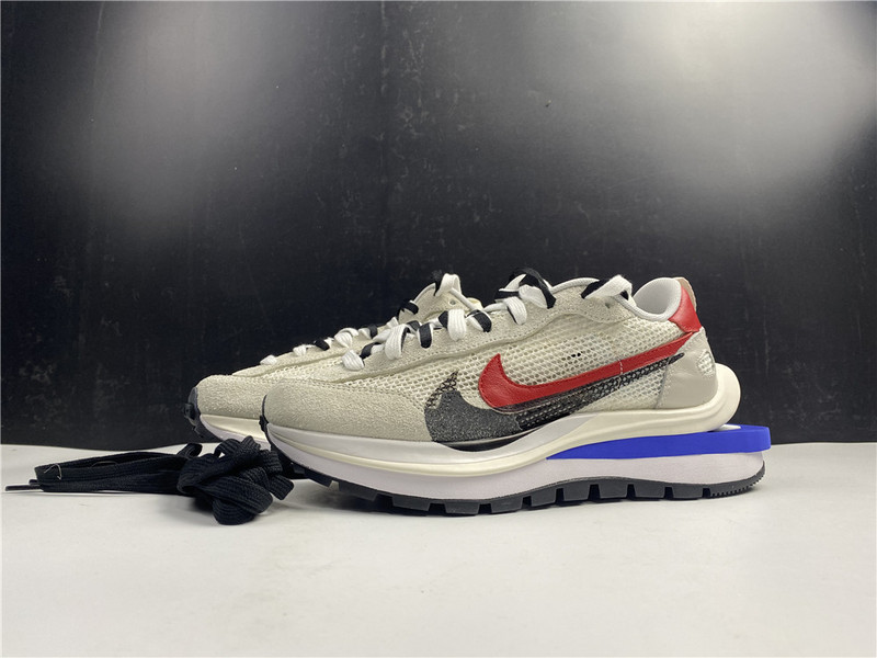 Sacai x Nike VaporWaffle “Royal Fuchsia”CV1363-100