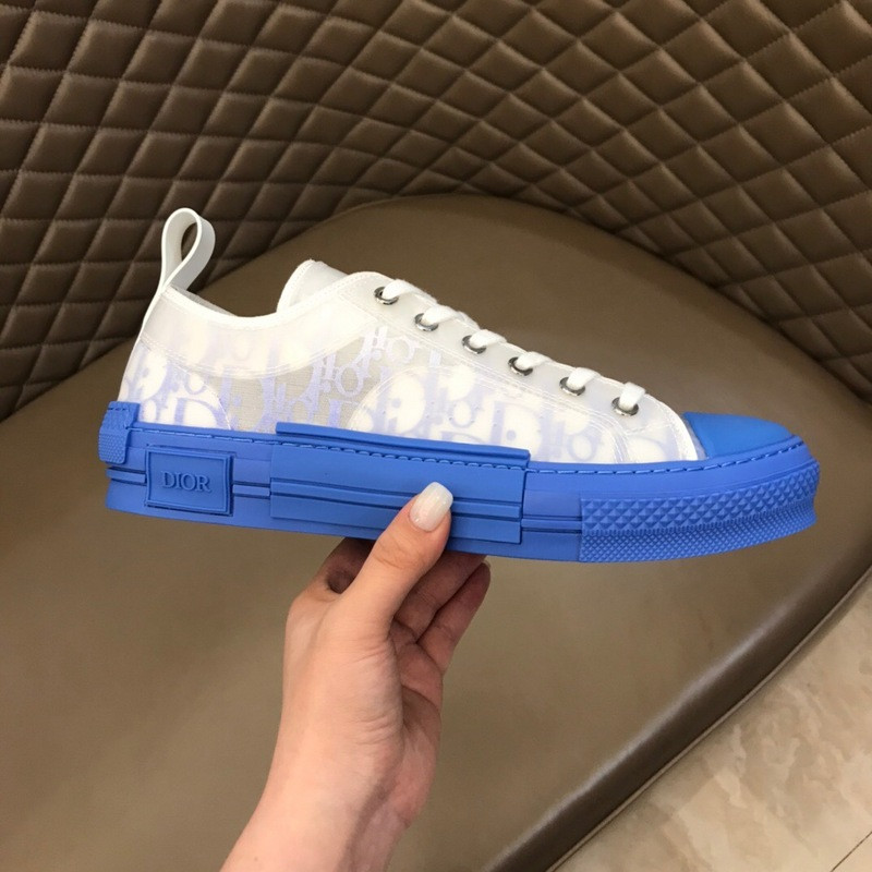 DR B23 Low Top Sneaker