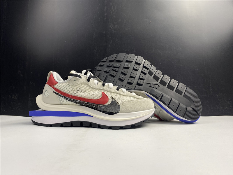 Sacai x Nike VaporWaffle “Royal Fuchsia”CV1363-100
