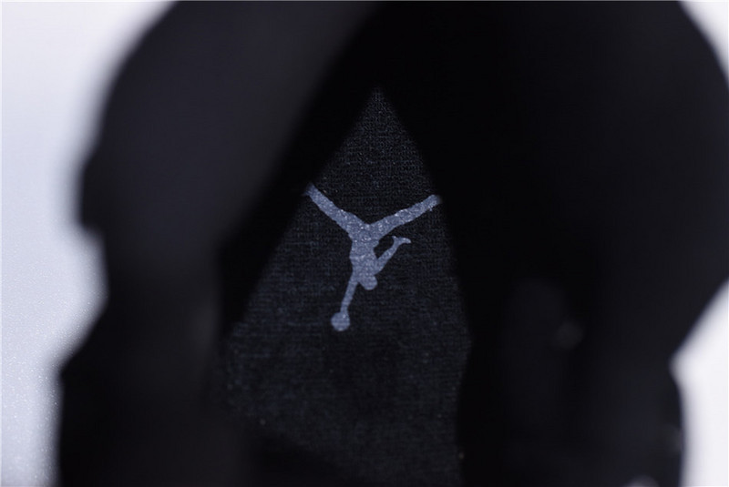 Air Jordan 11 “Cap and Gown” black  378037-005