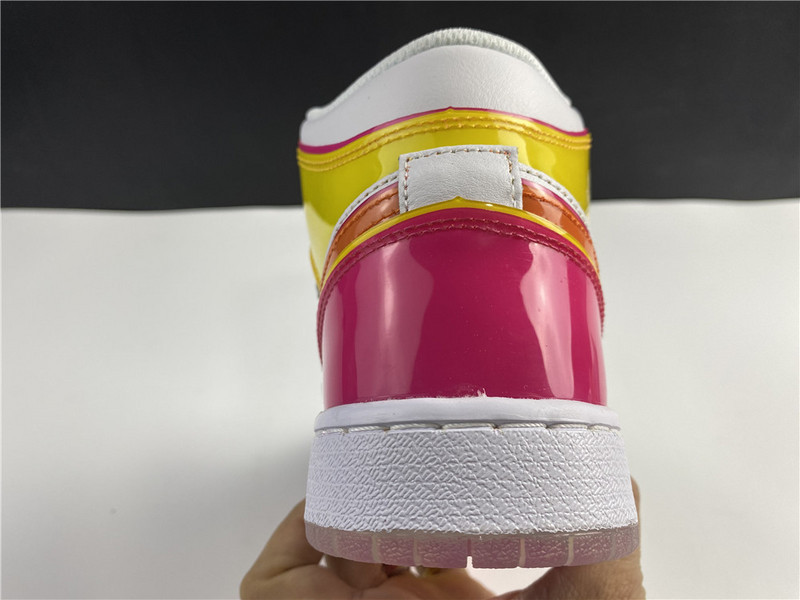 Air Jordan Retro 1 Mid Edge Glow CV4611-100