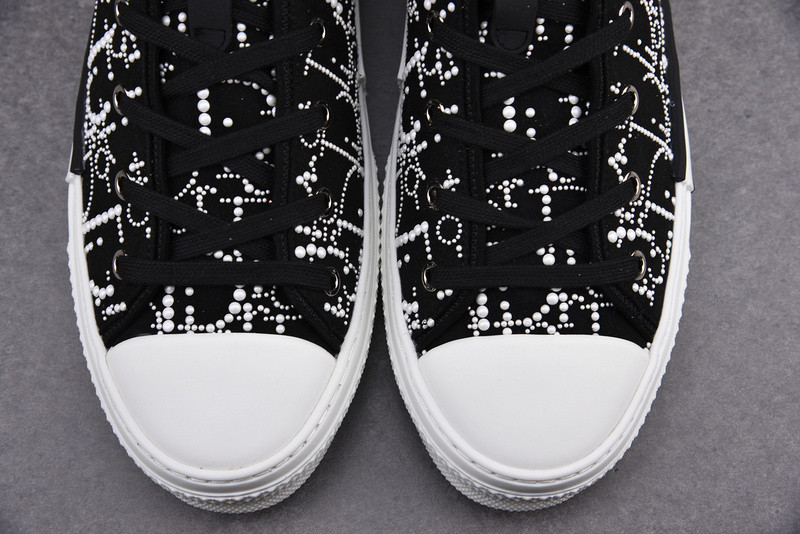 DR B23 High Top Sneaker