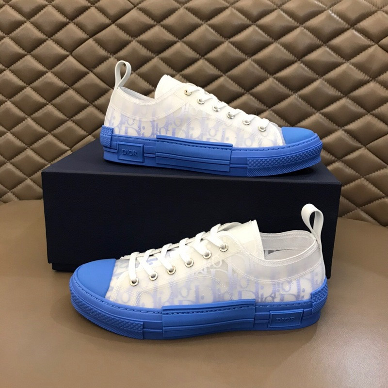 DR B23 Low Top Sneaker