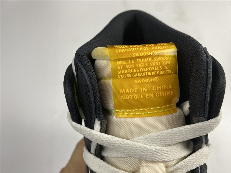 Air Jordan 1 Retro High OG “Volt Gold” 555088-118