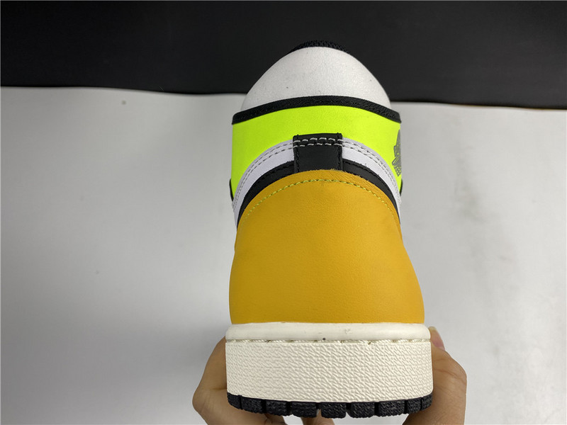 Air Jordan 1 Retro High OG “Volt Gold” 555088-118