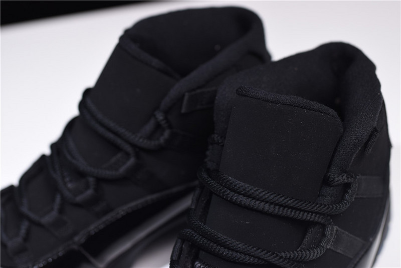 Air Jordan 11 “Cap and Gown” black  378037-005