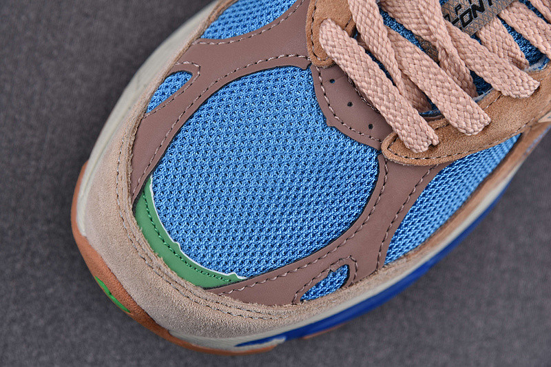 NEW Balan* Sneakers