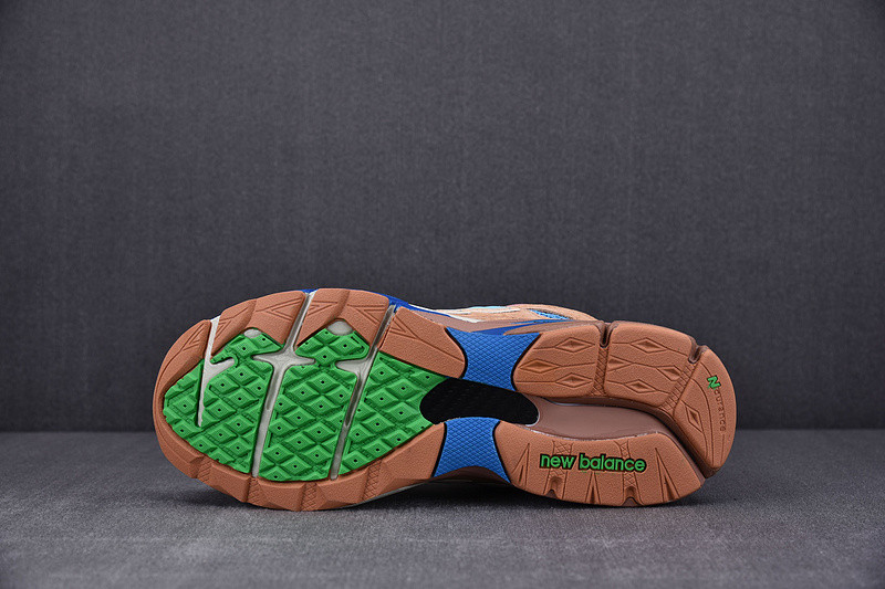NEW Balan* Sneakers