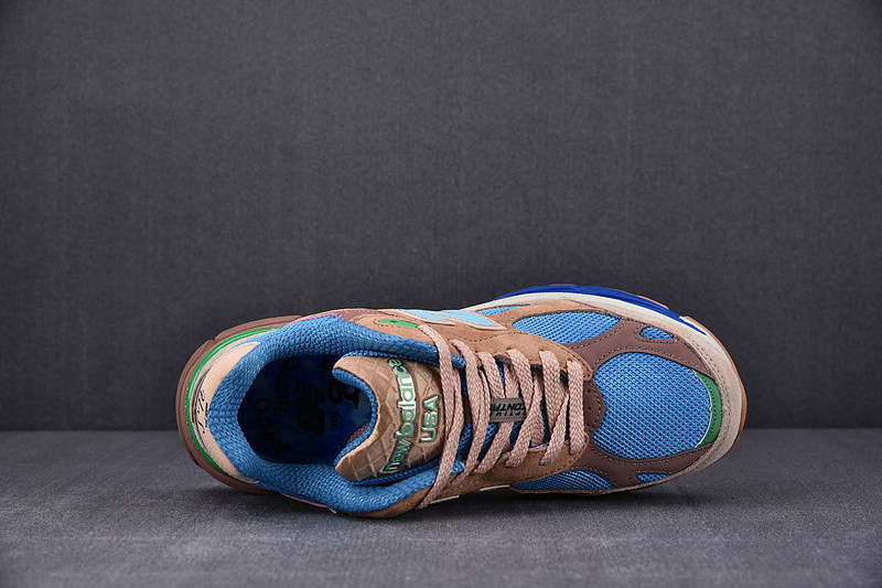 NEW Balan* Sneakers