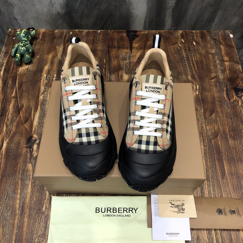 BY SNEAKER