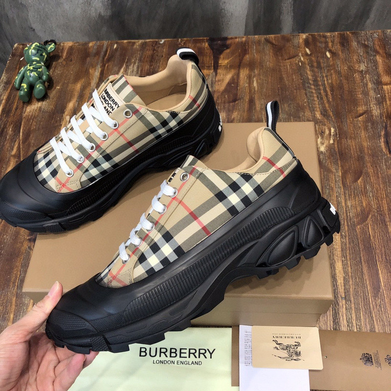 BY SNEAKER