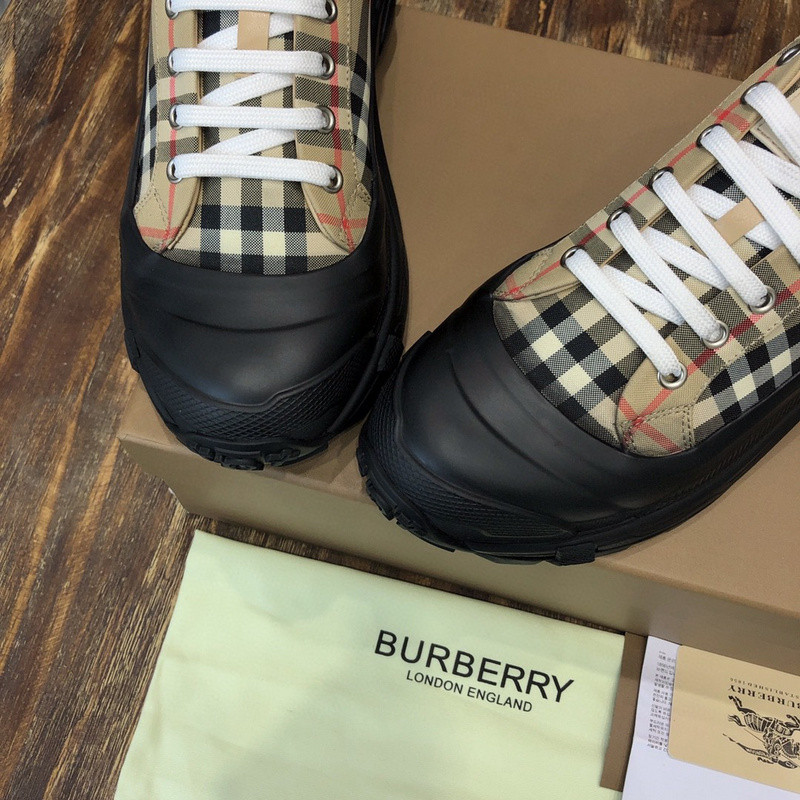 BY SNEAKER