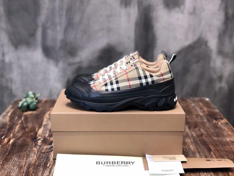 BY SNEAKER