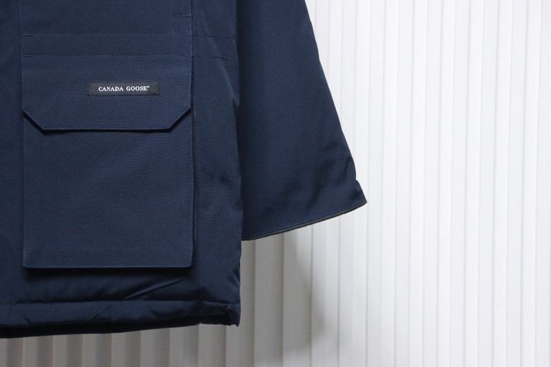 Can*a Go*e coat