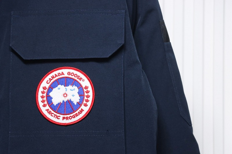 Can*a Go*e coat