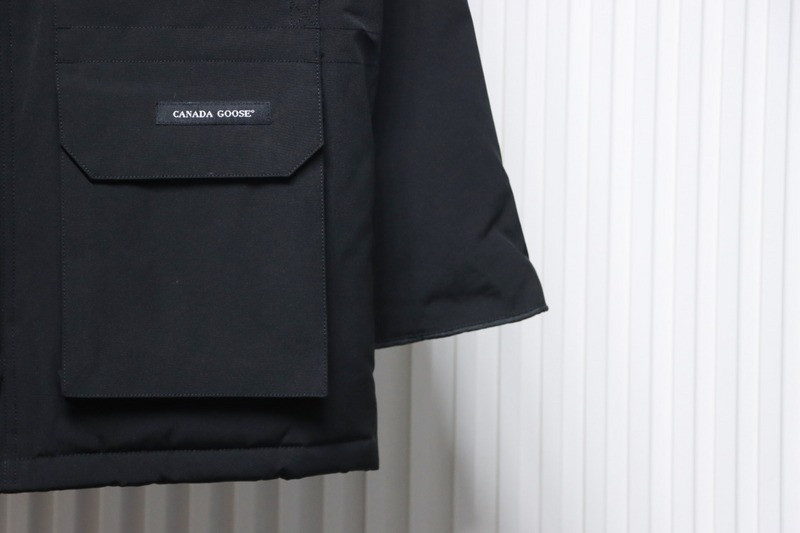 Can*a Go*e coat